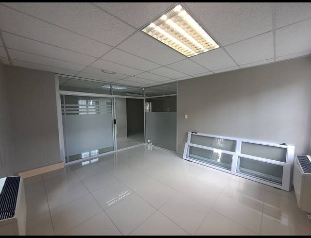 124M² OFFICE TO LET IN HYDE PARK